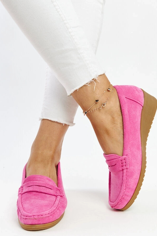 Mocassins compensés en daim rose...