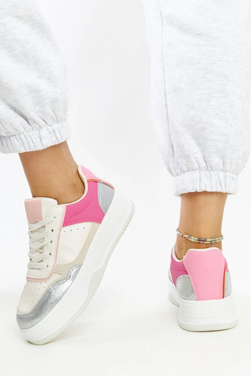 Hvide og lyserøde sneakers... 2