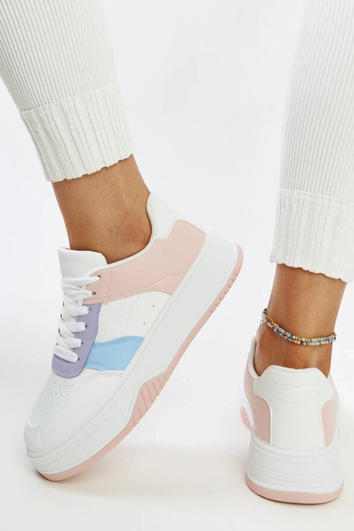 Hvide og lyserøde sneakers med en...
