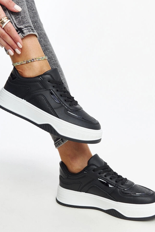 Sorte sneakers med en tykkere sål Intisa