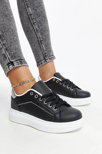 Schwarze Sneakers mit dekorativen Strasssteinen Perica