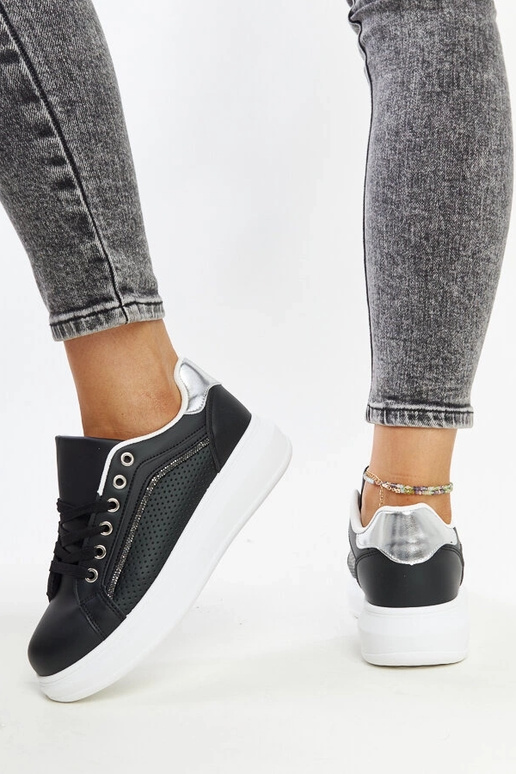 Schwarze Sneakers mit dekorativen...