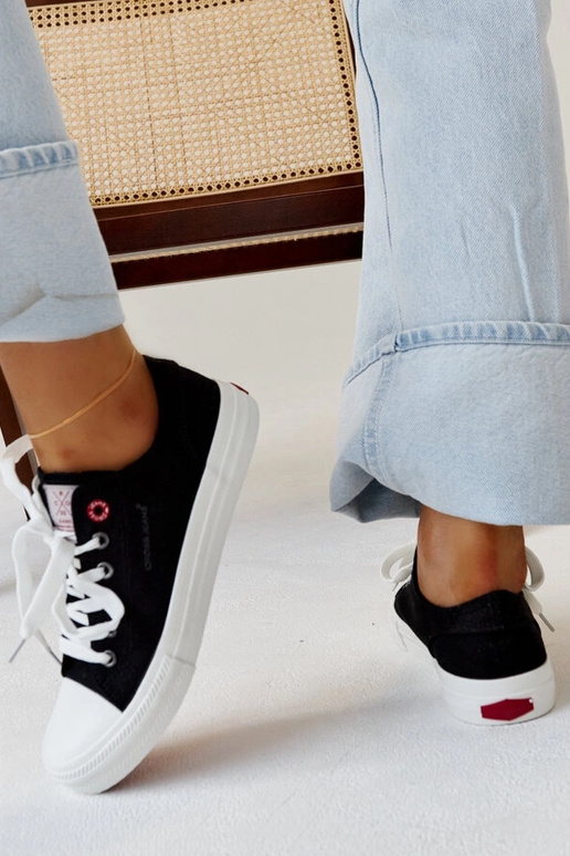 Sneakers til kvinder i sort stof...