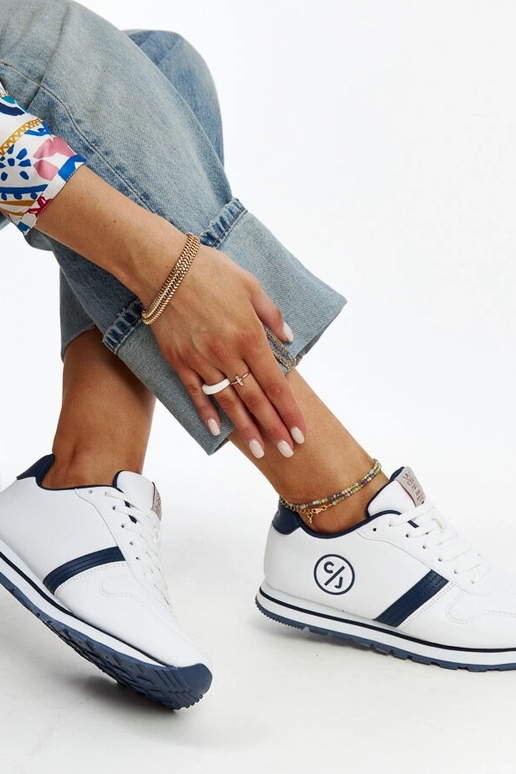 Baskets femme blanches et bleu marine...