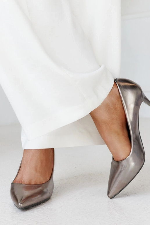 Grijze metallic hakken met leren... Grijze metallic hakken met leren...