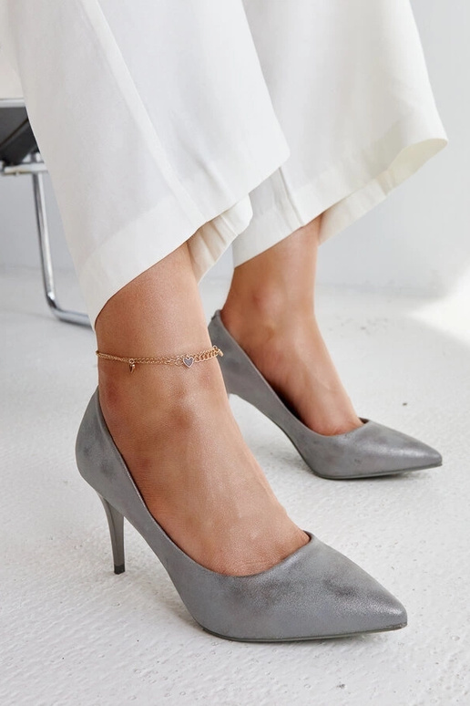 Graue Metallic-Pumps mit Ledersohle... Graue Metallic-Pumps mit Ledersohle...
