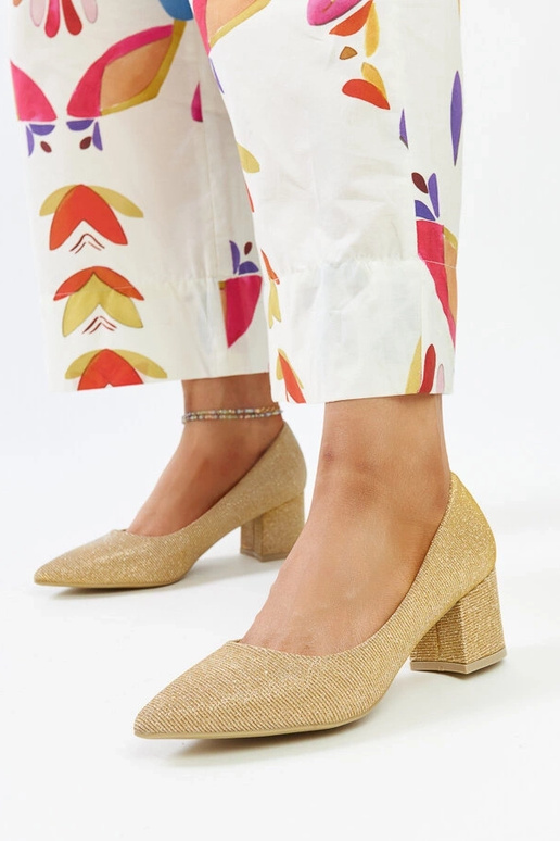 Ballerines à talon dorées et...