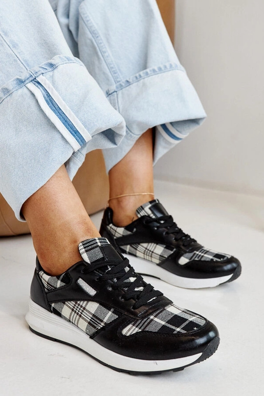 Afifah – Schwarze, karierte Sneaker