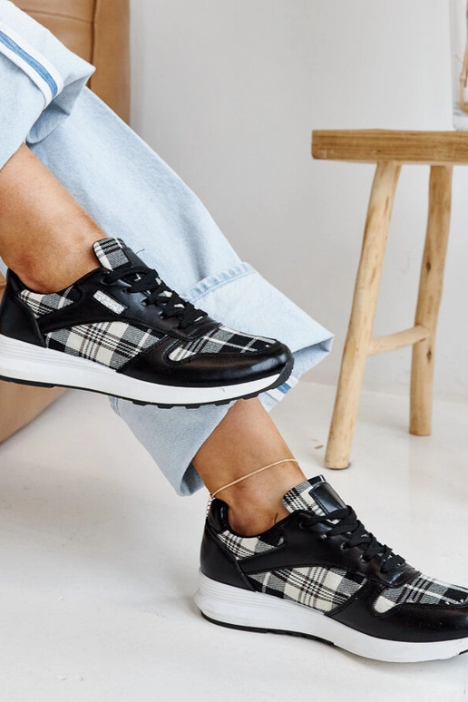 Afifah – Schwarze, karierte Sneaker