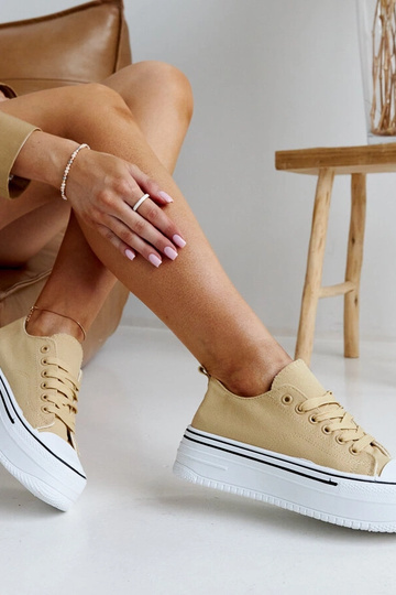 Mørke beige sneakers med en... 2