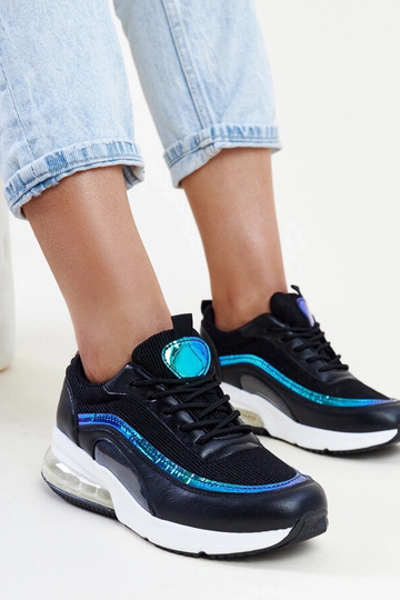 Schwarze Sneakers mit Jelka-Hologramm