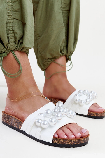 Hvide korksålede flip-flops...