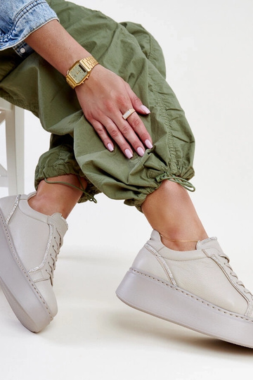 Dunkelbeige Leder-Sneakers mit Zirkonia Karino
