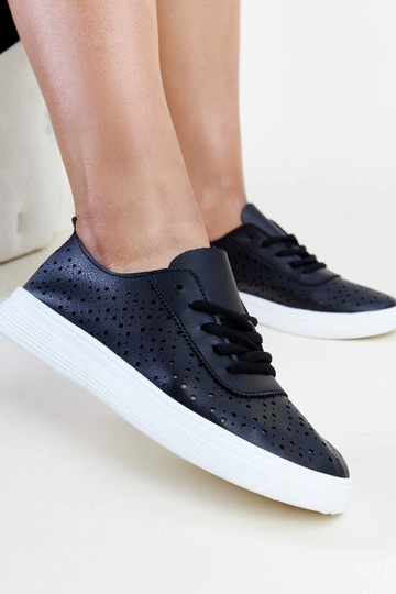 Schwarze Manoek-Sneakers mit Durchbruchmuster