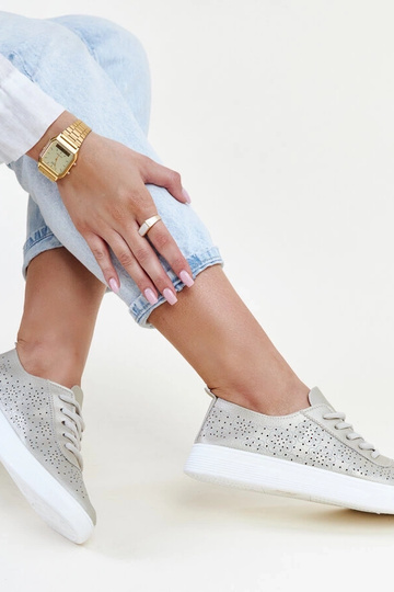 Baskets dorées en cuir...