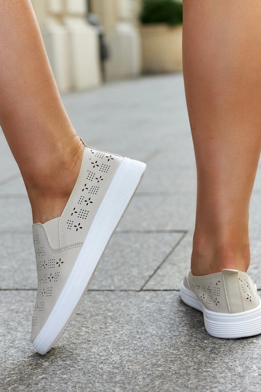 Beigefarbene Slip-On-Sneakers „Hilal“ Beigefarbene Slip-On-Sneakers „Hilal“