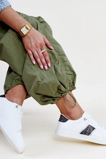 Sorte og hvide sneakers med dekorativ stribe Grada 2