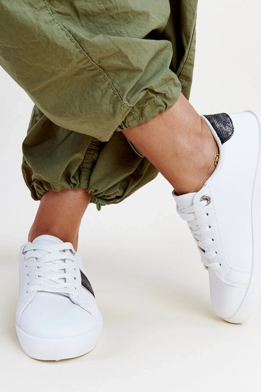 Schwarz-weiße Sneakers mit...