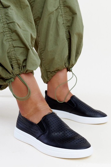 Schwarze durchbrochene Slip-On-Sneaker von Dafina