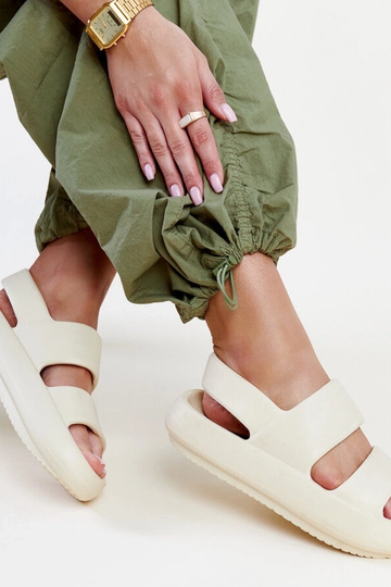 Sandalen Attiana Beige 2