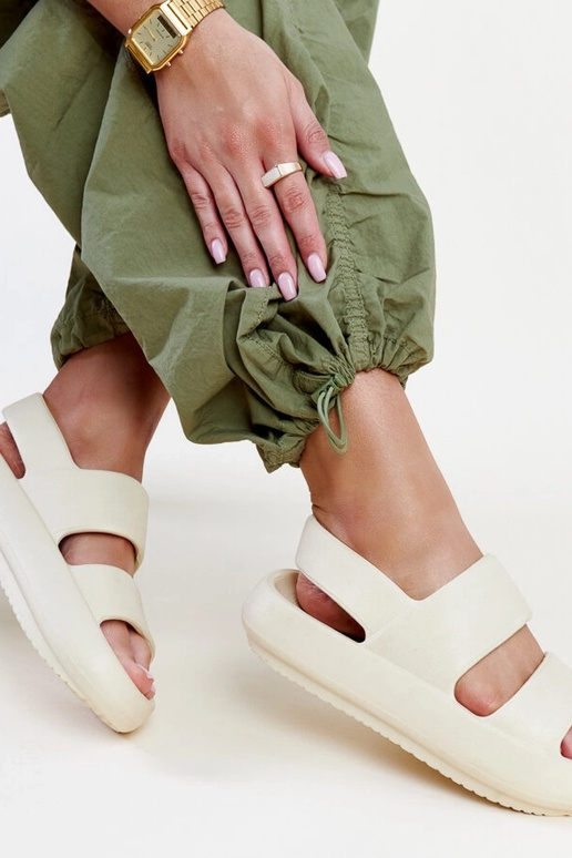 Sandalen Attiana Beige