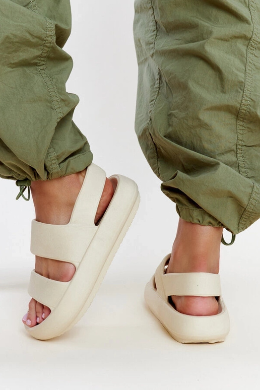 Sandalen Attiana Beige