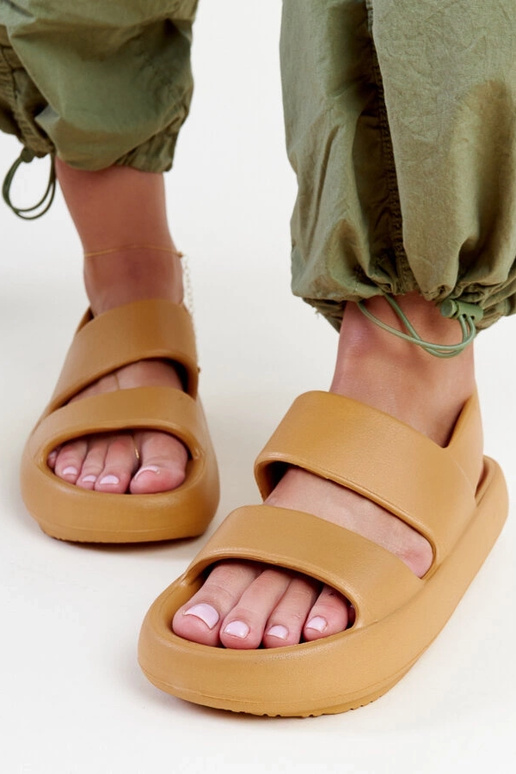 Attiana Braune Sandalen