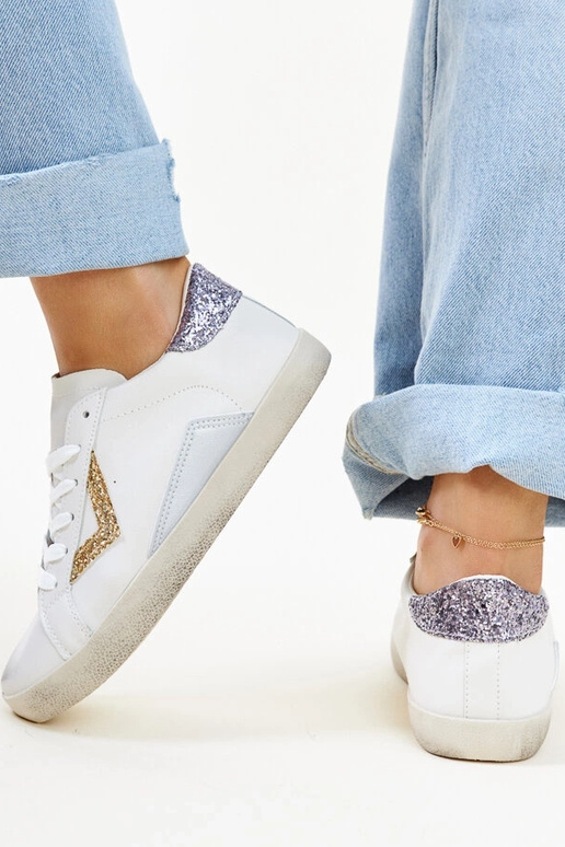 Weiße Sneaker mit „Worn“-Effekt von...