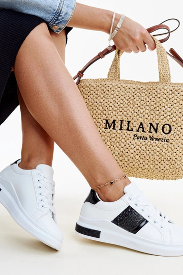 Sorte og hvide sneakers med...