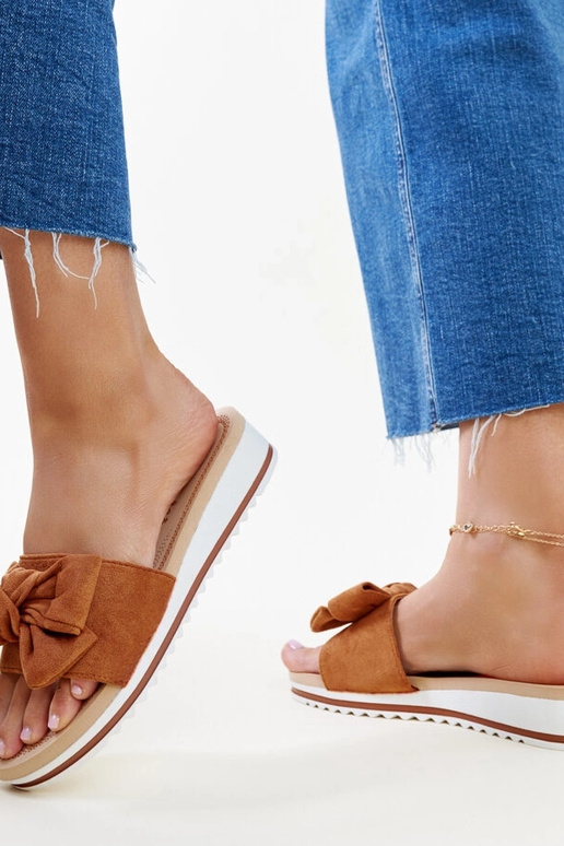 Mikhailas braune Flip-Flops mit...