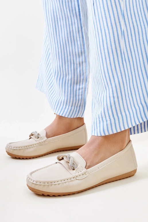 Beige mokkasiner dekoreret med... Beige mokkasiner dekoreret med...