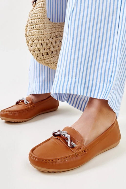 Mocassins marron décorés de zircons... Mocassins marron décorés de zircons...