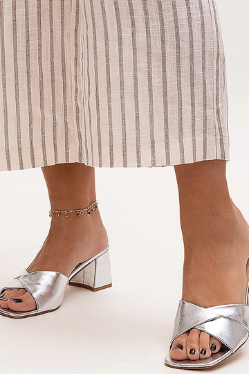 Mules à talons hauts... 2