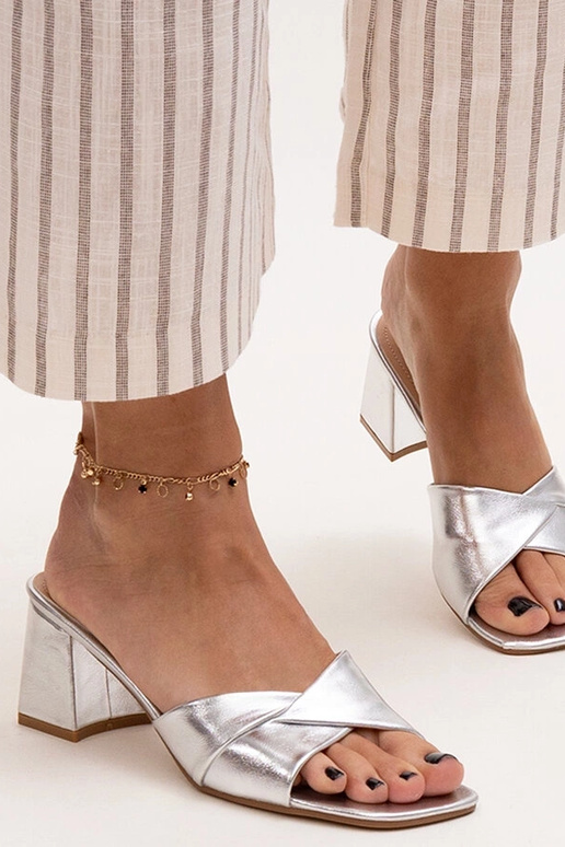 Fanan – Pantoletten mit silbernem Absatz Fanan – Pantoletten mit silbernem Absatz