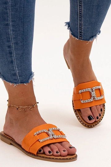 Tongs orange avec boucle décorative de Rochaela