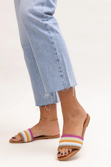 Tongs brodées multicolores...