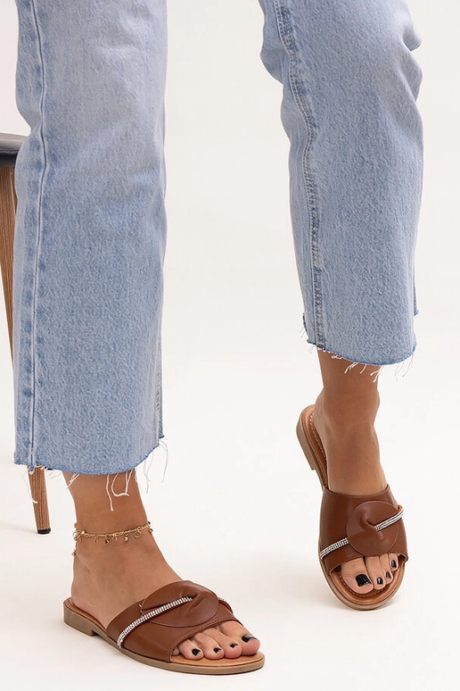 Kapki ornés d'une bande avec des...