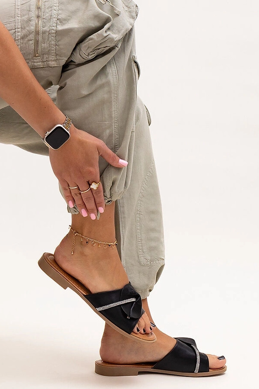 Kappen verziert mit einem Streifen... Kappen verziert mit einem Streifen...