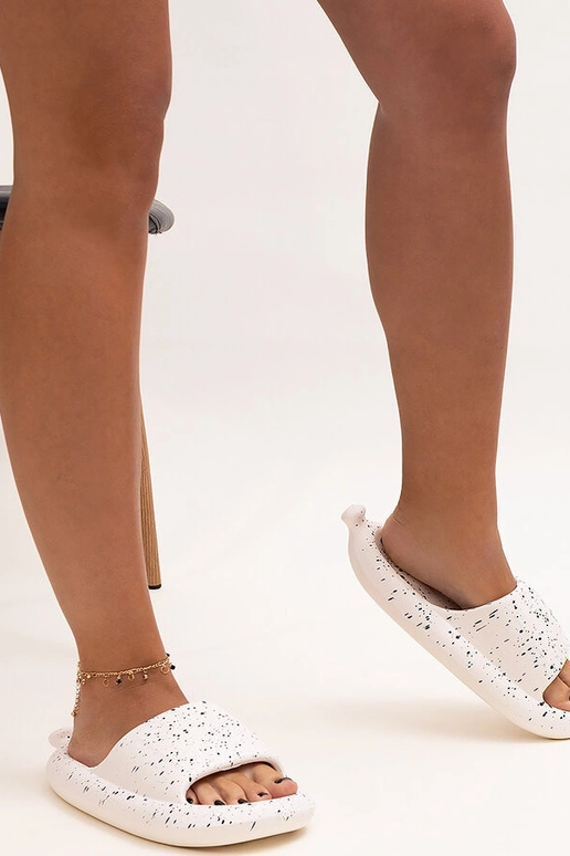 Tongs blanches à large bride Hekssa