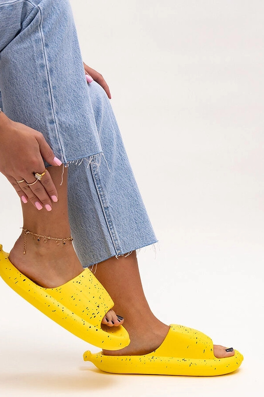 Gelbe Flip-Flops mit breitem Riemen... Gelbe Flip-Flops mit breitem Riemen...