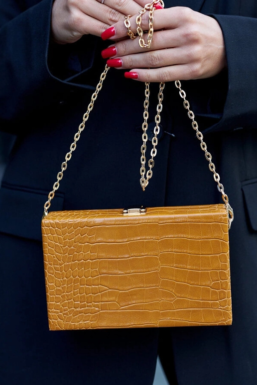 Sac "coffre" jaune sur chaîne Dratche Sac "coffre" jaune sur chaîne Dratche