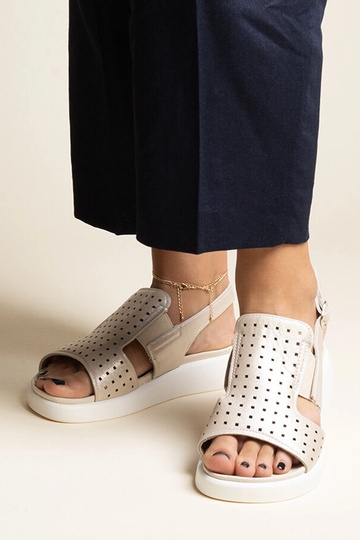 Goldene Sandalen mit...