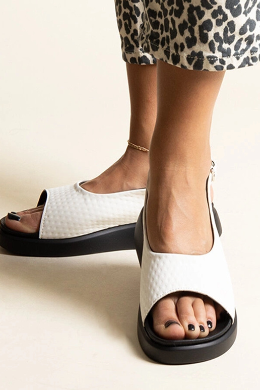 Sandales blanches à semelle plus...