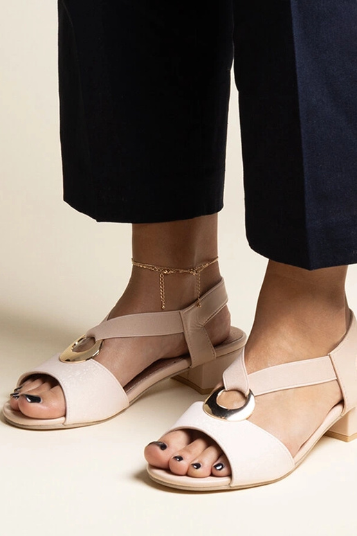 Beige Schlupfsandalen mit Blockabsatz...