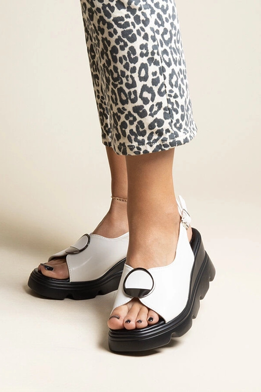 Bayley White Buckle Wedge Sandaler