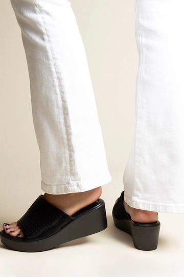 Pantoufles noires ajourées à plateforme en simili cuir Garvin 2