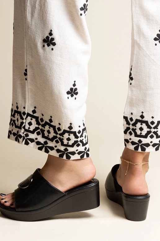 Sorte kilesandaler med spænde Keirenh