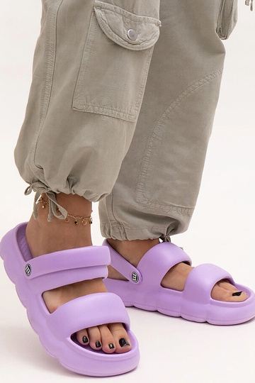 Lichte schuimsandalen in een effen kleur Azewda