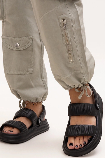 Zwarte schuimsandalen met plooien Coreia