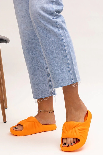 Tongs en mousse orange Cunta